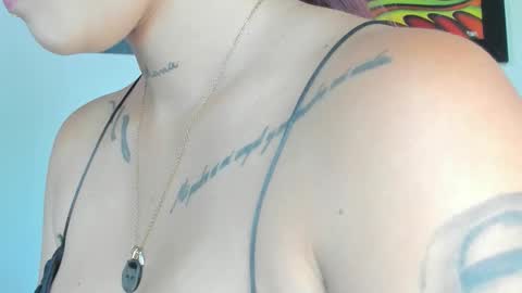 Snapshot of swtt_lilly chatting on 09.29.25 Lilly online show from 09.29.25