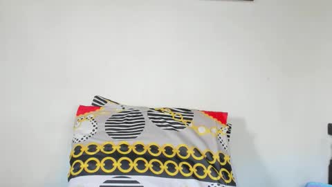 Snapshot of swtt_lilly chatting on 10.13.25 Lilly online show from 10.13.25