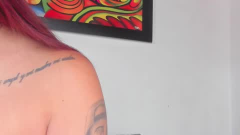 Snapshot of swtt_lilly chatting on 10.14.25 Lilly online show from 10.14.25