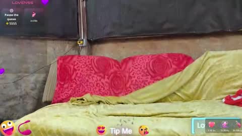 Snapshot of swytmyt chatting on 10.29.25 swytmyt online show from 10.29.25