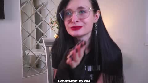 Snapshot of sybleyo chatting on 10.16.25 Sophie online show from 10.16.25