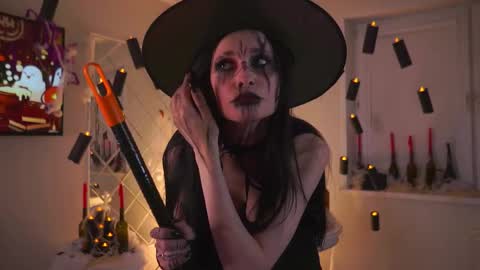 Snapshot of sybleyo chatting on 10.25.25 Sophie online show from 10.25.25