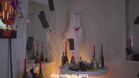 Snapshot of sybleyo chatting on 10.27.25 Sophie online show from 10.27.25