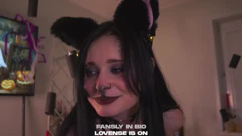 Snapshot of sybleyo chatting on 10.29.25 Sophie online show from 10.29.25