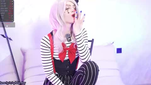 Sylvie online show from 10.05.25