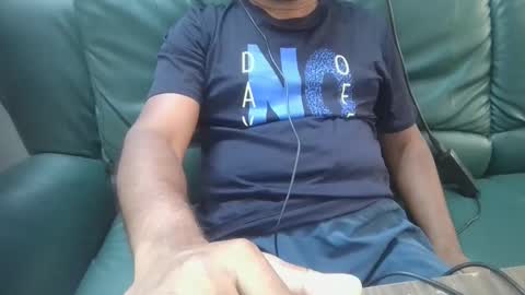 Snapshot of symond_jns chatting on 04.01.26 symond_jns online show from 04.01.26