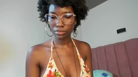 Snapshot of tahira_21 chatting on 04.27.26 Tahira online show from 04.27.26