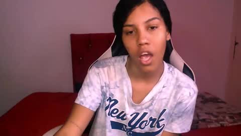 Snapshot of tainara_ebonny chatting on 10.20.25 Tainara online show from 10.20.25