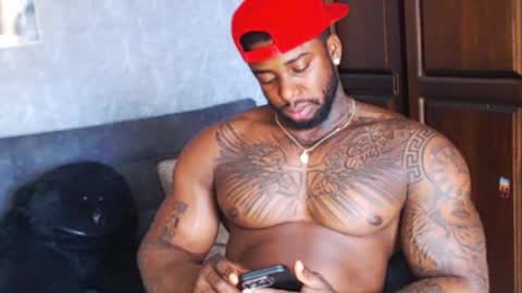 Tairon Tucke online show from 12.18.24