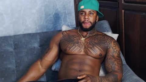 Tairon Tucke online show from 01.08.25