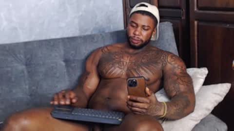 Tairon Tucke online show from 01.17.25