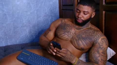 Tairon Tucke online show from 03.02.25