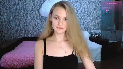 Snapshot of taissia_sweet chatting on 10.04.25 Im Taya  online show from 10.04.25