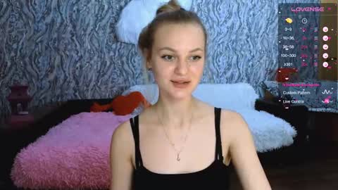 Snapshot of taissia_sweet chatting on 10.09.25 Im Taya  online show from 10.09.25
