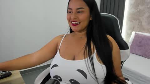 Snapshot of talia34_ chatting on 10.10.25 talia34_ online show from 10.10.25