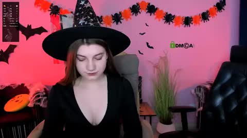 Snapshot of talia_seduce chatting on 10.24.25 talia_seduce online show from 10.24.25