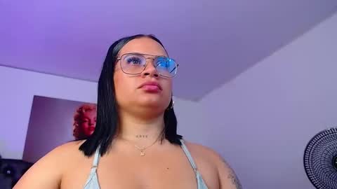 Snapshot of taliana36 chatting on 02.10.25 taliana36 online show from 02.10.25