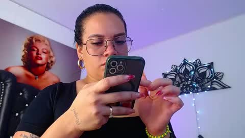 Snapshot of taliana36 chatting on 02.18.25 taliana36 online show from 02.18.25