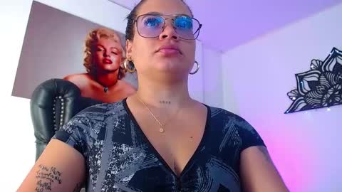 Snapshot of taliana36 chatting on 02.19.25 taliana36 online show from 02.19.25