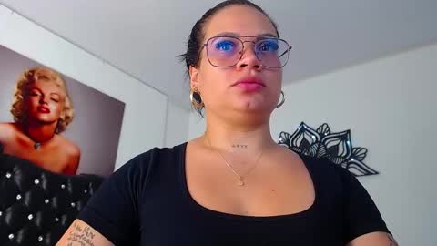 Snapshot of taliana36 chatting on 02.24.25 taliana36 online show from 02.24.25