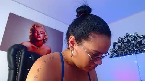 Snapshot of taliana36 chatting on 02.25.25 taliana36 online show from 02.25.25