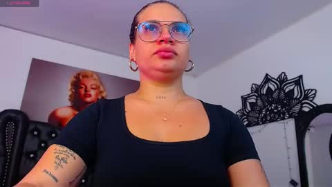 Snapshot of taliana36 chatting on 10.16.25 taliana36 online show from 10.16.25