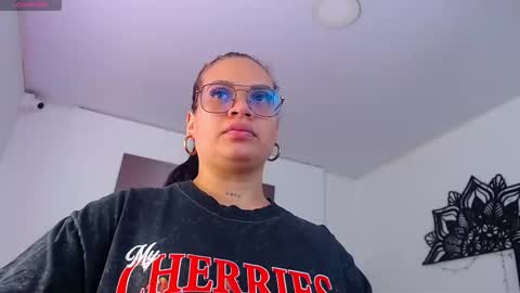 Snapshot of taliana36 chatting on 10.21.25 taliana36 online show from 10.21.25