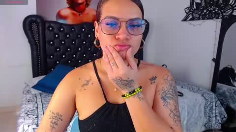 Snapshot of taliana36 chatting on 10.22.25 taliana36 online show from 10.22.25
