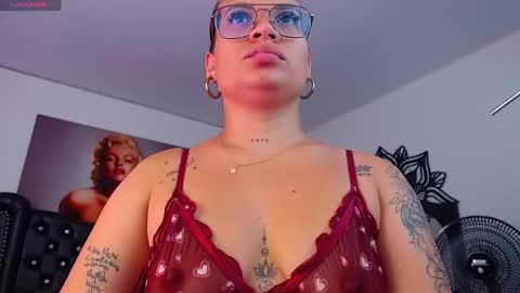 Snapshot of taliana36 chatting on 10.27.25 taliana36 online show from 10.27.25