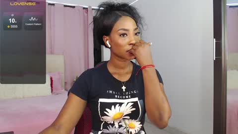 Snapshot of talianamoreno chatting on 12.25.24 taliana modelo independiente online show from 12.25.24