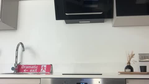 Snapshot of taliavaine chatting on 10.09.25 Talia online show from 10.09.25