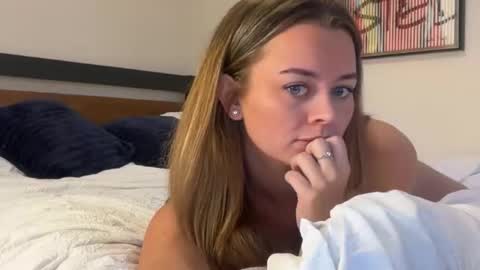 Snapshot of taliavaine chatting on 10.18.25 Talia online show from 10.18.25