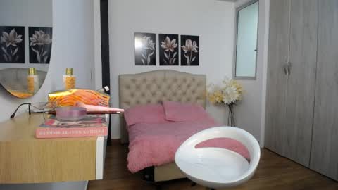 Hi im sara online show from 04.22.26