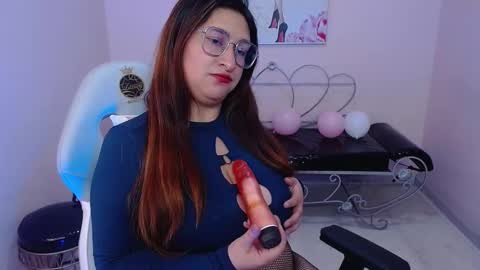 Snapshot of tamara_castillo chatting on 10.24.25 tamara  online show from 10.24.25