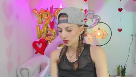 Snapshot of tamara_slimx chatting on 02.18.25 Tamara online show from 02.18.25