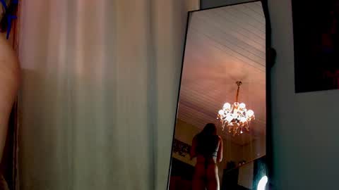 Snapshot of tamiriscampos chatting on 11.06.25 BrazilianFIT online show from 11.06.25