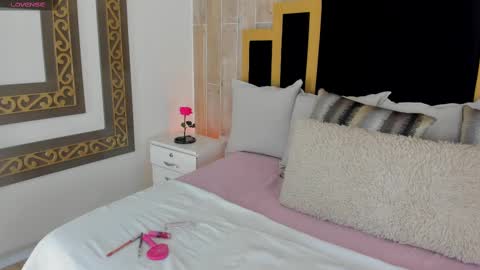 Snapshot of tamy_honey chatting on 02.15.25 Tamy online show from 02.15.25