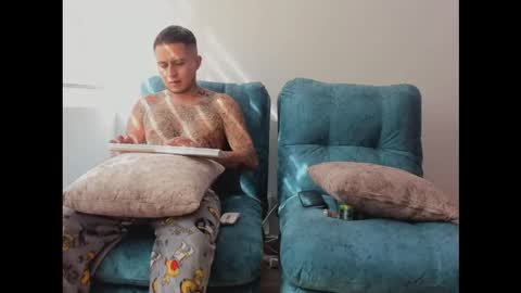 Snapshot of tamy_ian chatting on 12.01.25 Tamy ian online show from 12.01.25