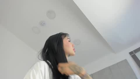Snapshot of tamy_leen chatting on 02.14.25 Tamy Leen online show from 02.14.25