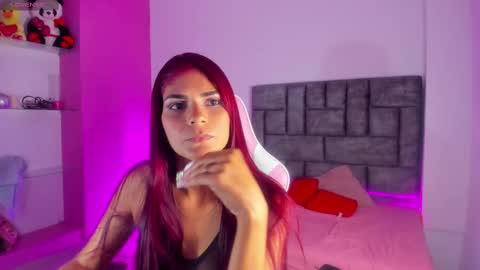 Snapshot of tania_heart chatting on 03.05.25 tania_heart online show from 03.05.25