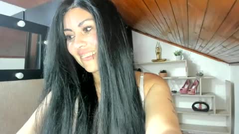 Snapshot of tania_mature chatting on 06.11.26 tania online show from 06.11.26