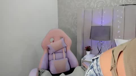 Snapshot of taniacarterr chatting on 02.28.25 TaniaCarter online show from 02.28.25