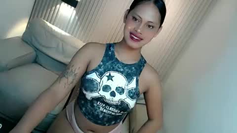 Snapshot of taniahillsxx chatting on 10.24.25 TANIA online show from 10.24.25