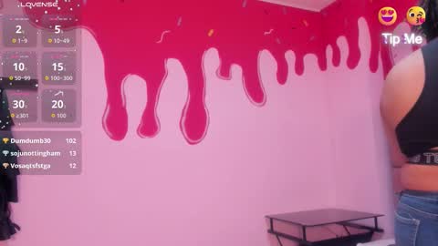 Snapshot of taniajhons chatting on 10.31.25 TaniaJhons online show from 10.31.25