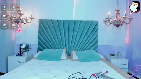 Snapshot of taniiaa__ chatting on 10.15.25 Tania online show from 10.15.25