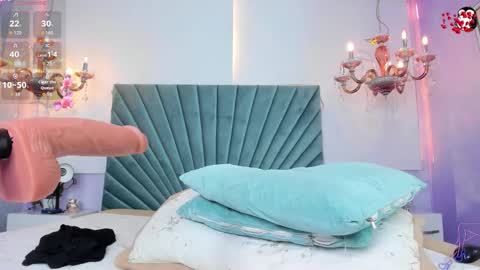 Snapshot of taniiaa__ chatting on 10.18.25 Tania online show from 10.18.25