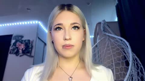 Snapshot of tanjafrase chatting on 11.12.25 Lisa online show from 11.12.25