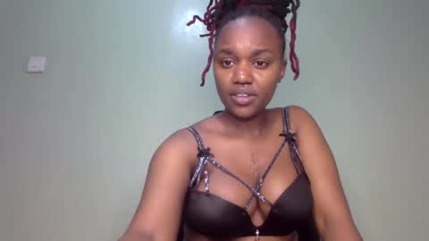 Snapshot of tannia004 chatting on 12.19.24 tania online show from 12.19.24
