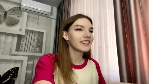 Snapshot of tarahmelaun chatting on 03.01.26 Mia online show from 03.01.26