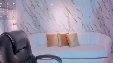 Tara Lawrence online show from 02.12.25